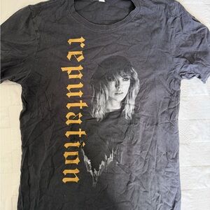taylor swift Reputation tour T-Shirt size medium